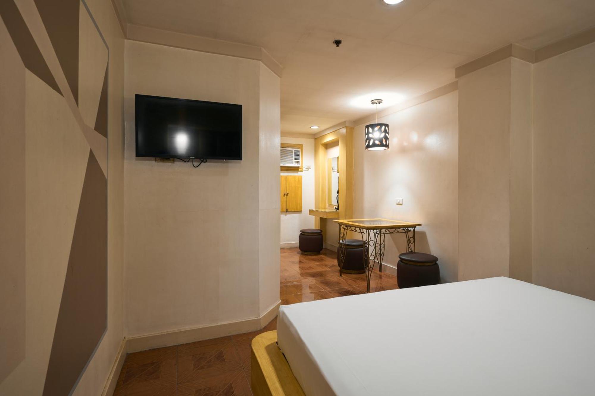 Victoria Court Malabon Otel Valenzuela Dış mekan fotoğraf