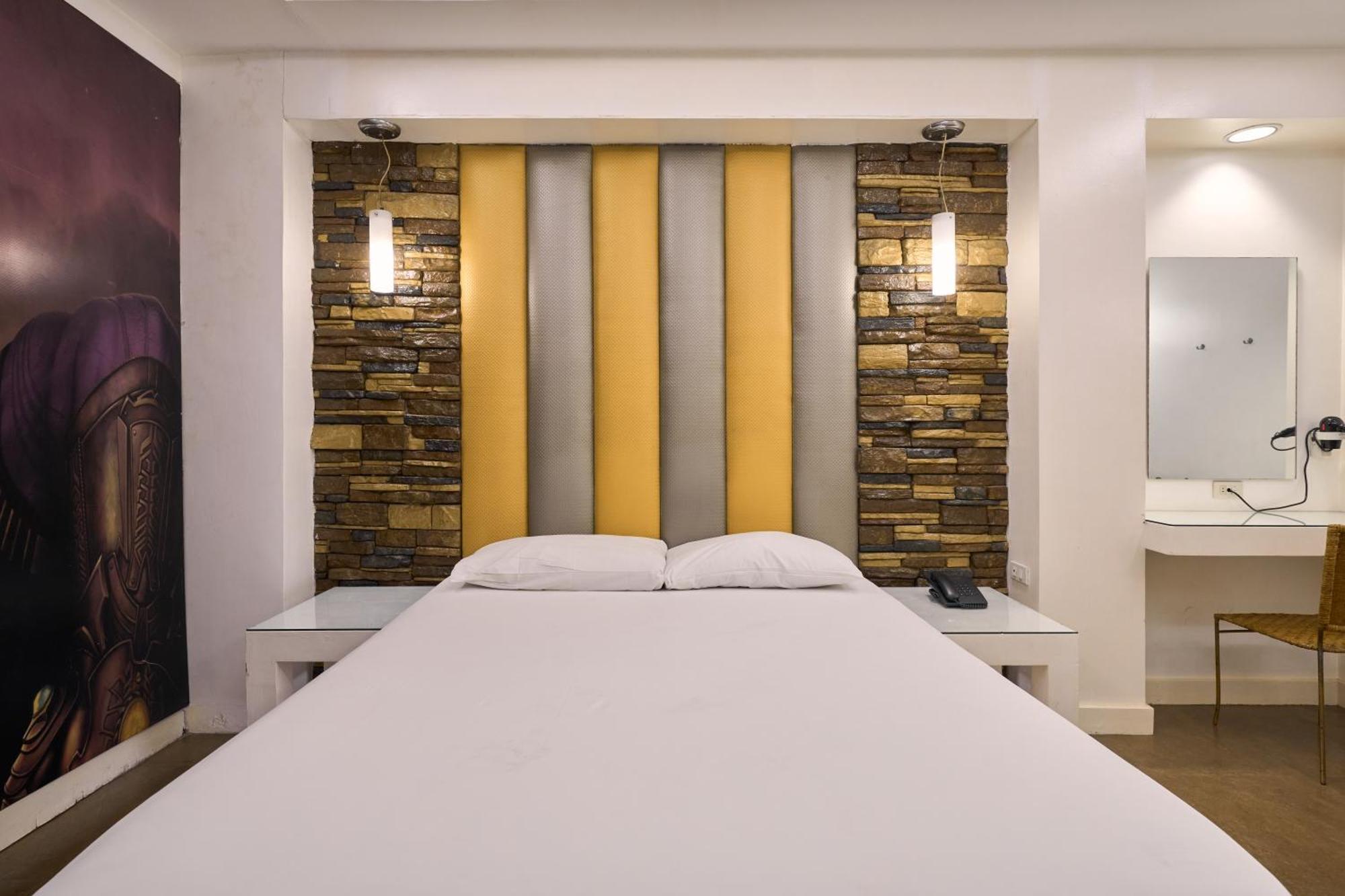 Victoria Court Malabon Otel Valenzuela Dış mekan fotoğraf